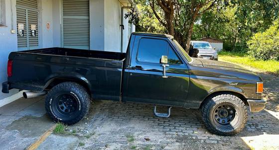 FORD F-1000 3.9 SUPER SÉRIE 4X2 CS 8V TURBO DIESEL 2P MANUAL